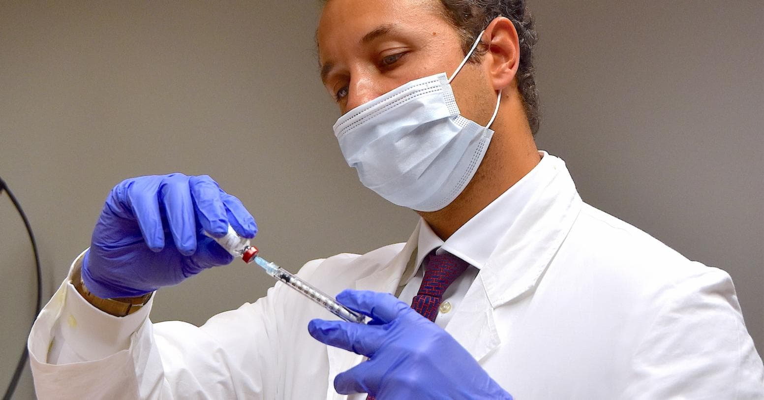 "Doctor, my eyes look tired... Is it true that botulinum toxin can rejuvenate my appearance?"